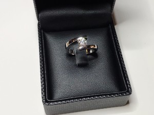 Anillo de compromiso con diamante